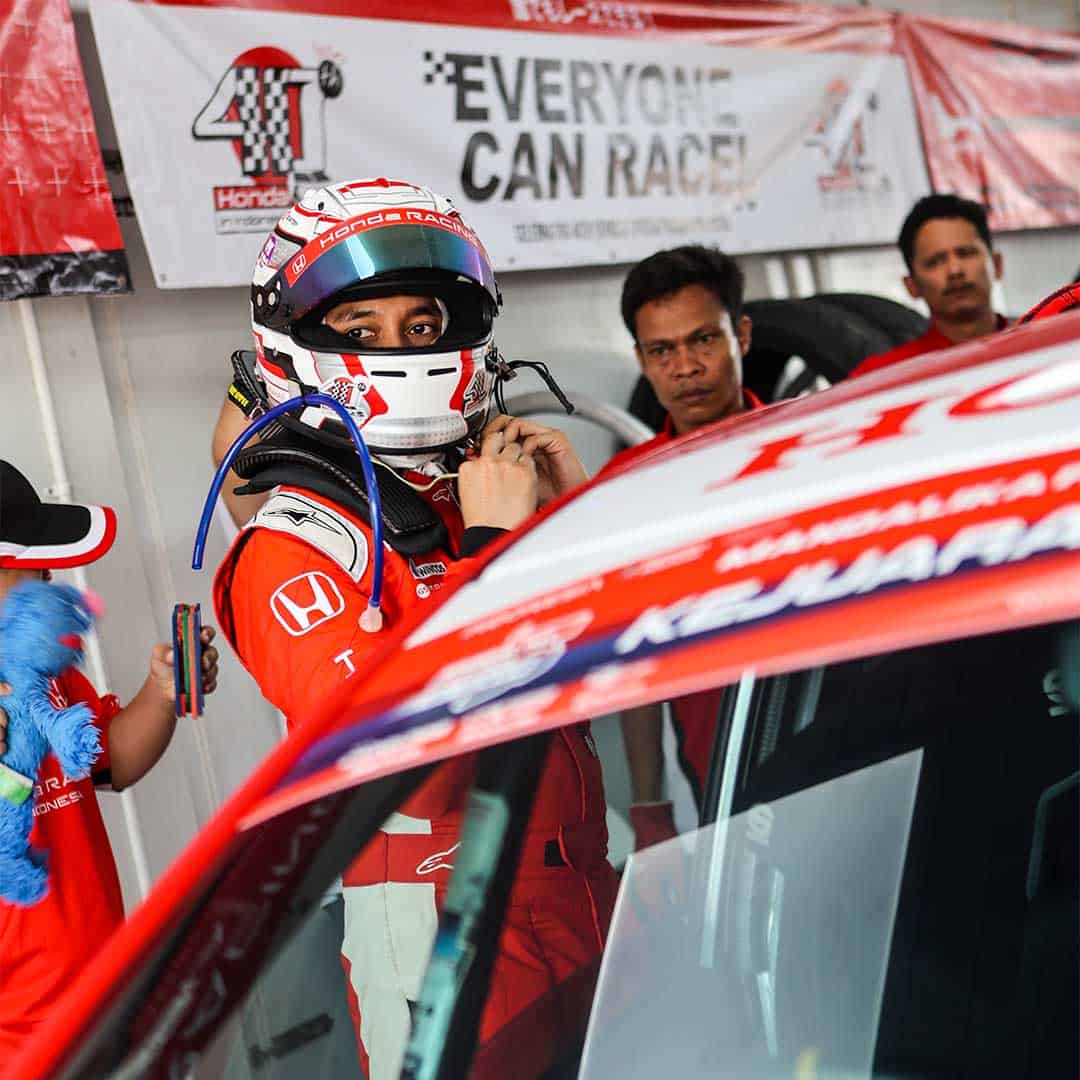 Avila Bahar di pit lane Mandalika